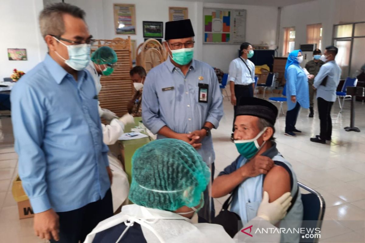 Bantul vaksinasi lansia setelah calon jamaah haji lansia