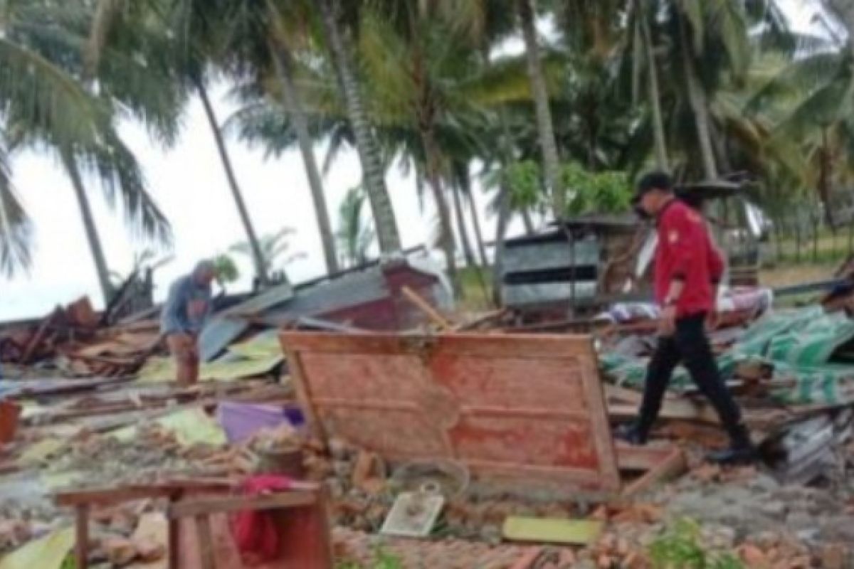 Warga di pesisir Mamuju diminta waspadai angin kencang