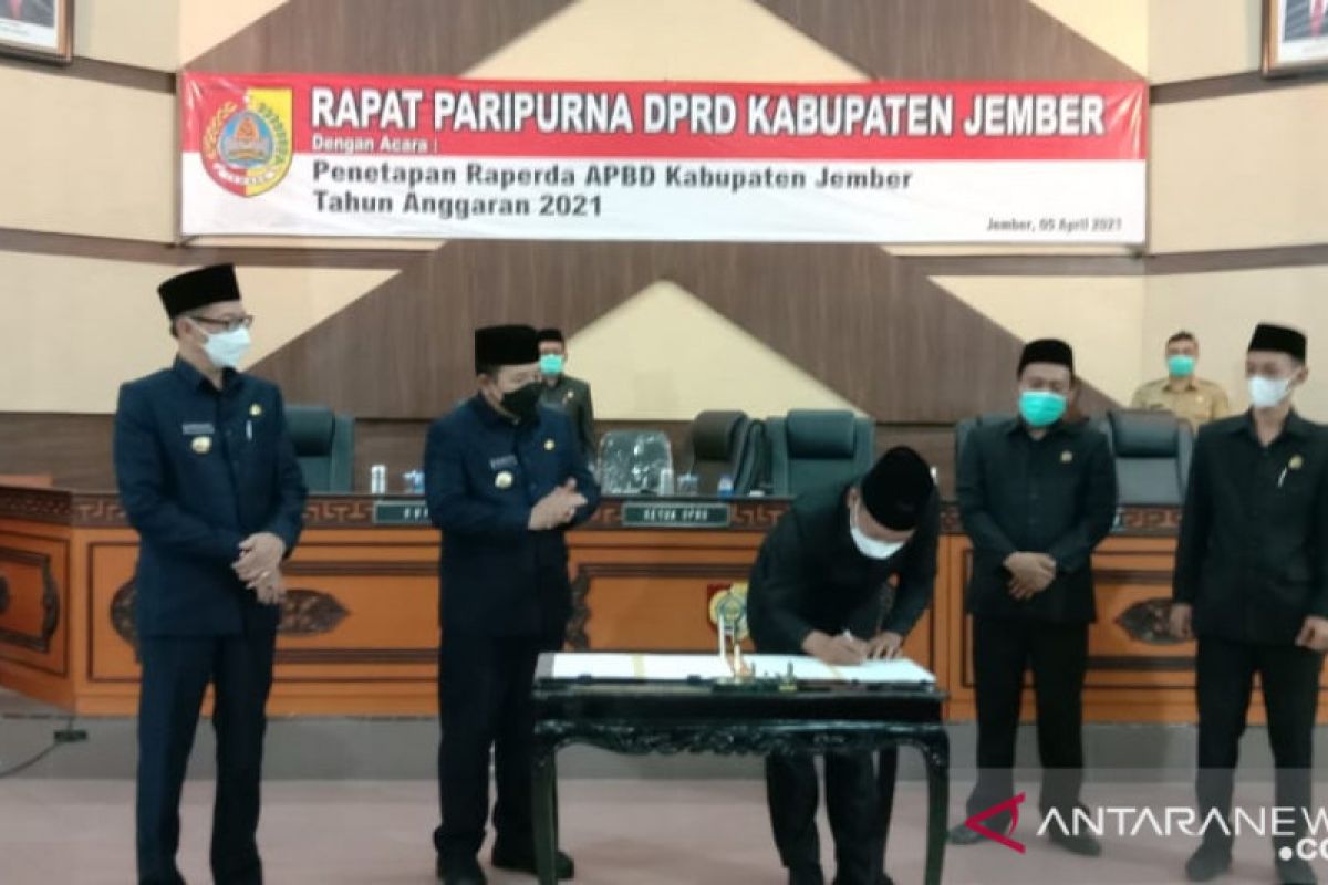 Pemkab dan DPRD Jember akhirnya tetapkan Perda APBD 2021