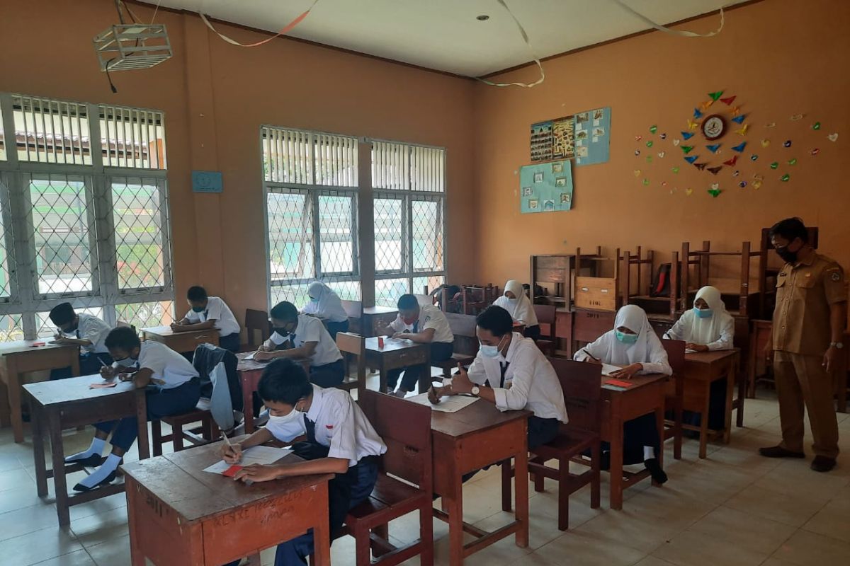 SMPN 01 Sukadana gelar ujian sekolah dengan menerapkan protokol kesehatan