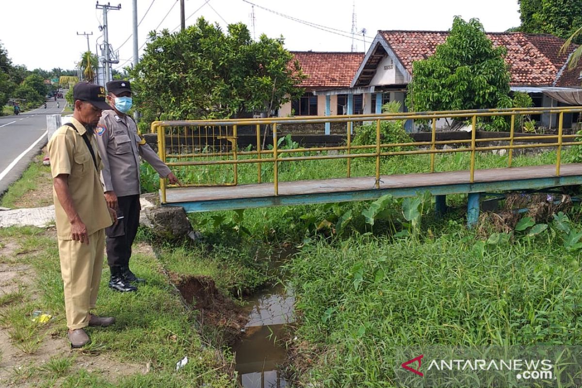 Bhabinkamtibmas Sempan Bangka ingatkan masyarakat waspadai banjir