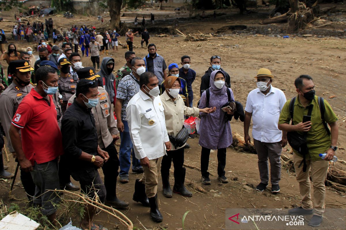 Mensos tinjau lokasi bencana banjir bandang di Adonara, Flores Timur