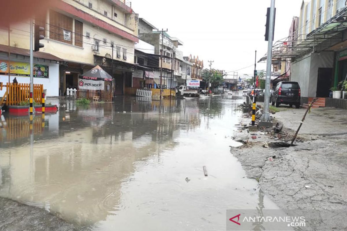 Wali Kota Palu  ajak warga tidak buang sampah sembarangan