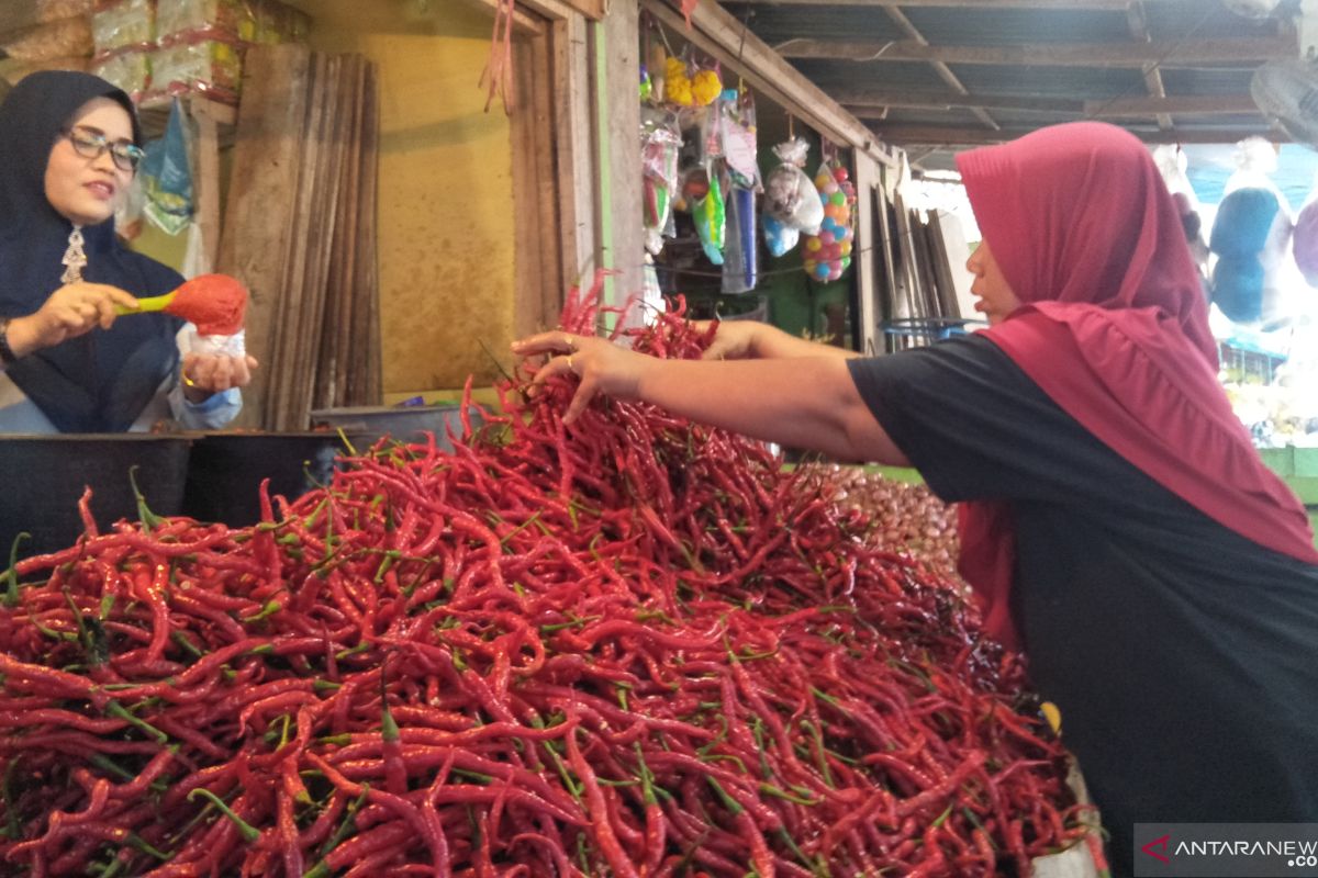 Harga cabai merah bertahan Rp70 ribu per kilogram di Banda Aceh