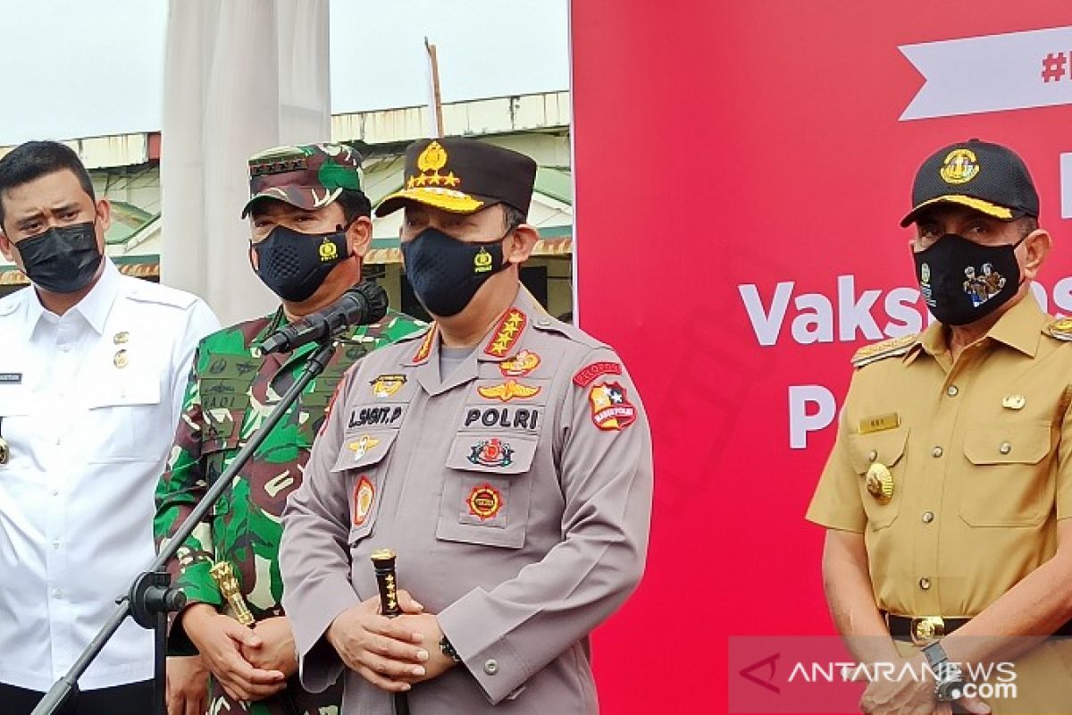 Kapolri dan Panglima TNI pantau pelayanan vaksinasi COVID-19 di Medan