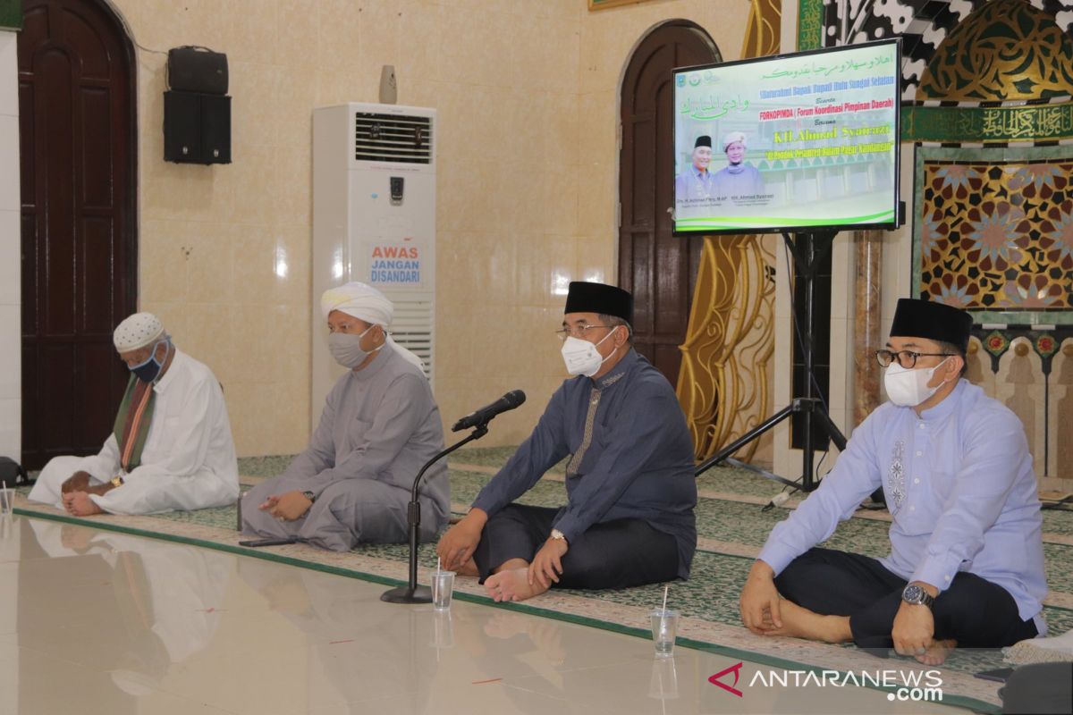 Jelang Ramadhan, jajaran Pemkab HSS silaturrahmi dengan Guru Syairazi