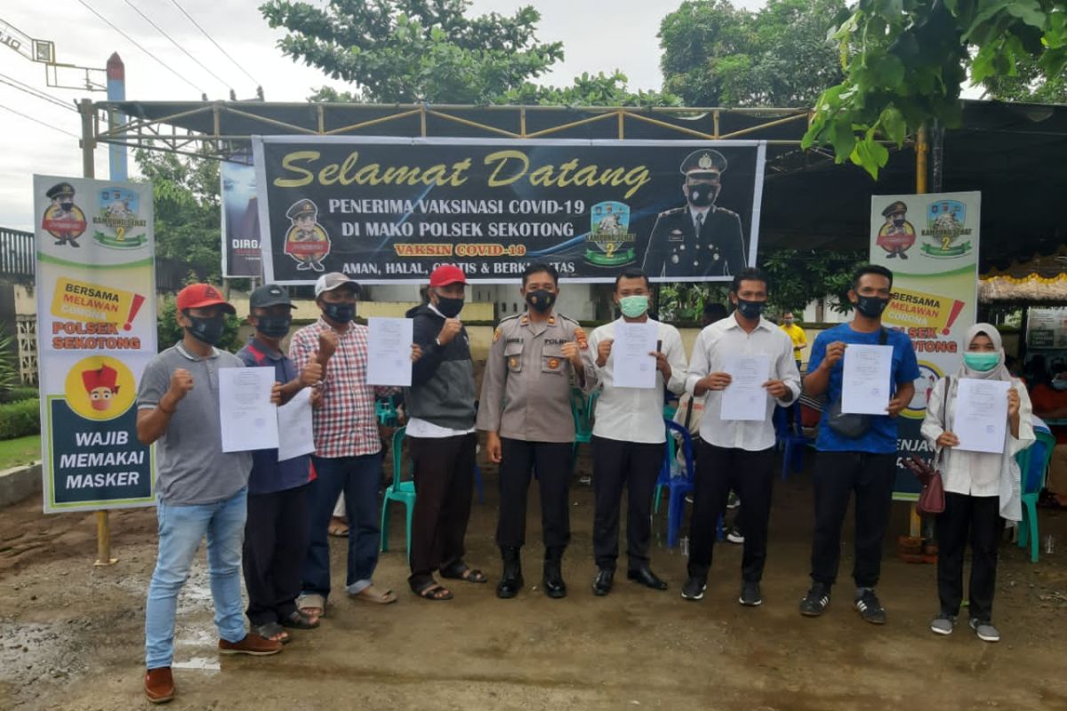 Polsek Sekotong fasilitasi vaksinasi tokoh agama di Kecamatan Sekotong