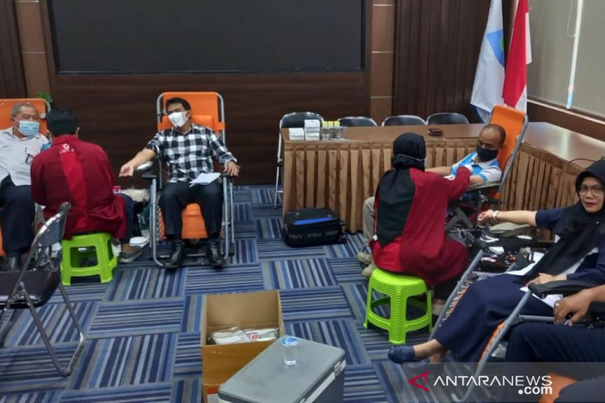 Perumdam Tirta Kencana dan PMI  Samarinda gelar donor darah