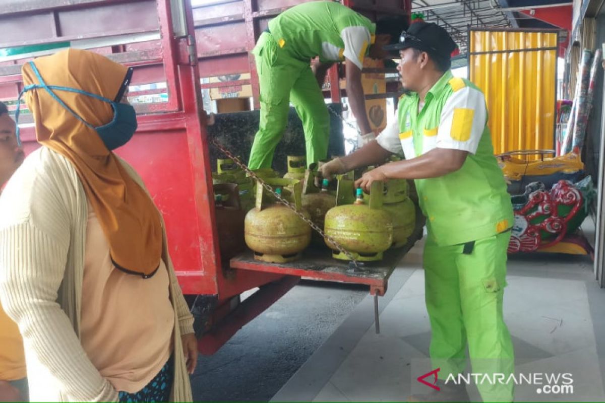 Warga Karimun serbu pangkalan gas elpiji