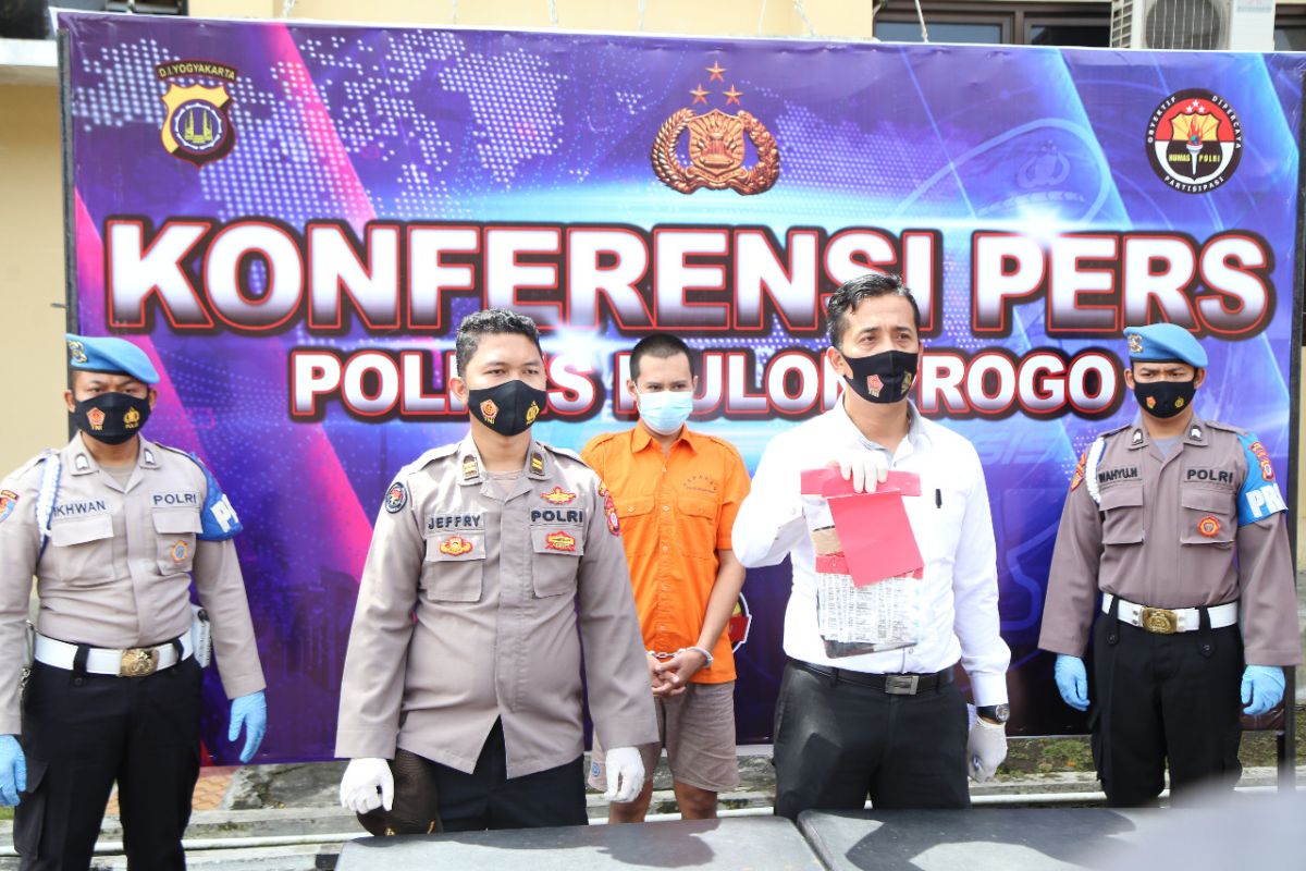 Polres Kulon Progo mengamankan tiga pengedar pil yarindo