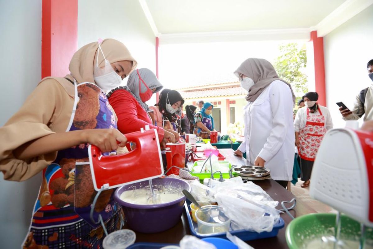 Pemkab Banyuwangi gelontorkan bantuan alat usaha dukung pemulihan ekonomi warga