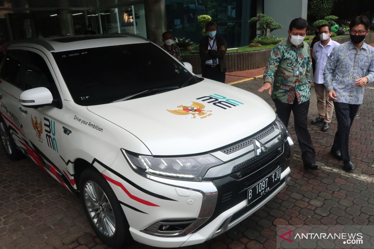 Mitsubishi hibahkan satu unit mobil listrik untuk Kementerian BUMN