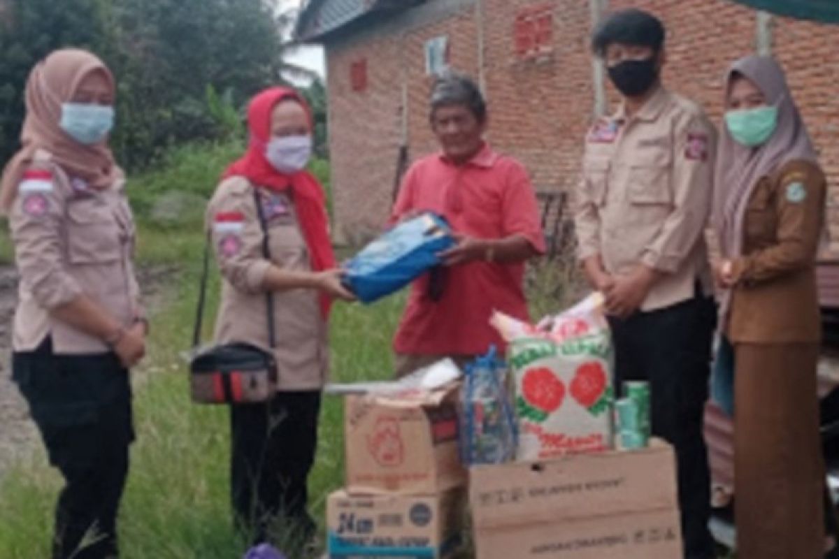 Dinsos Mamuju Tengah berikan bantuan kepada korban angin kencang