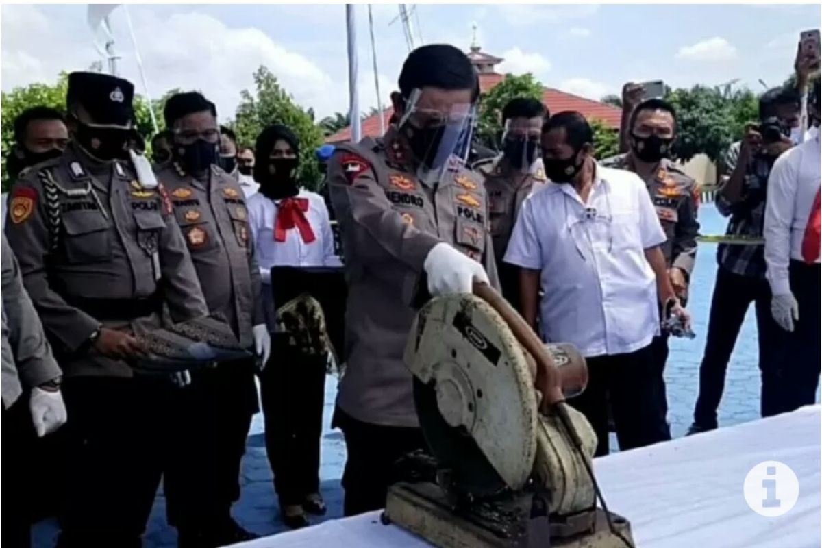 Polisi musnahkan ratusan pucuk senjata api rakitan