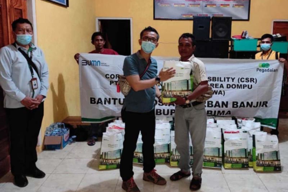 Pegadaian salurkan bantuan pangan untuk korban banjir di NTB-NTT