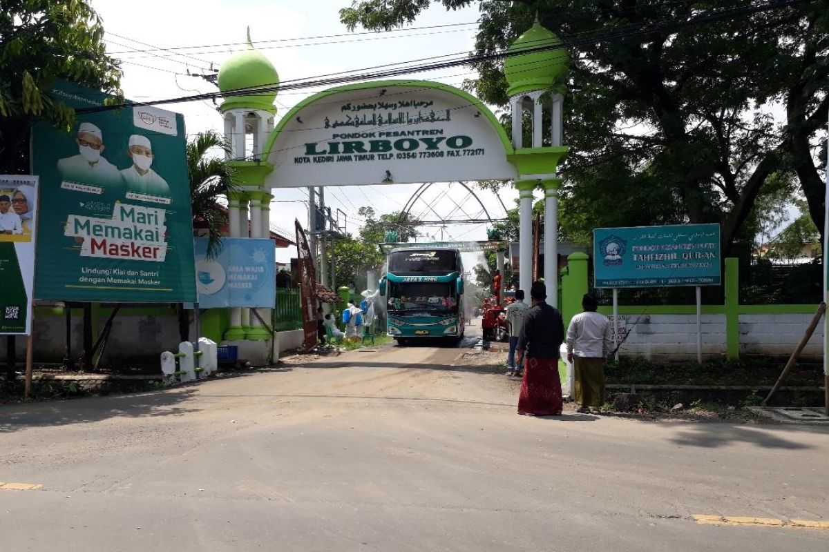 Ribuan santri Lirboyo Kediri dipulangkan dengan protokol kesehatan ketat