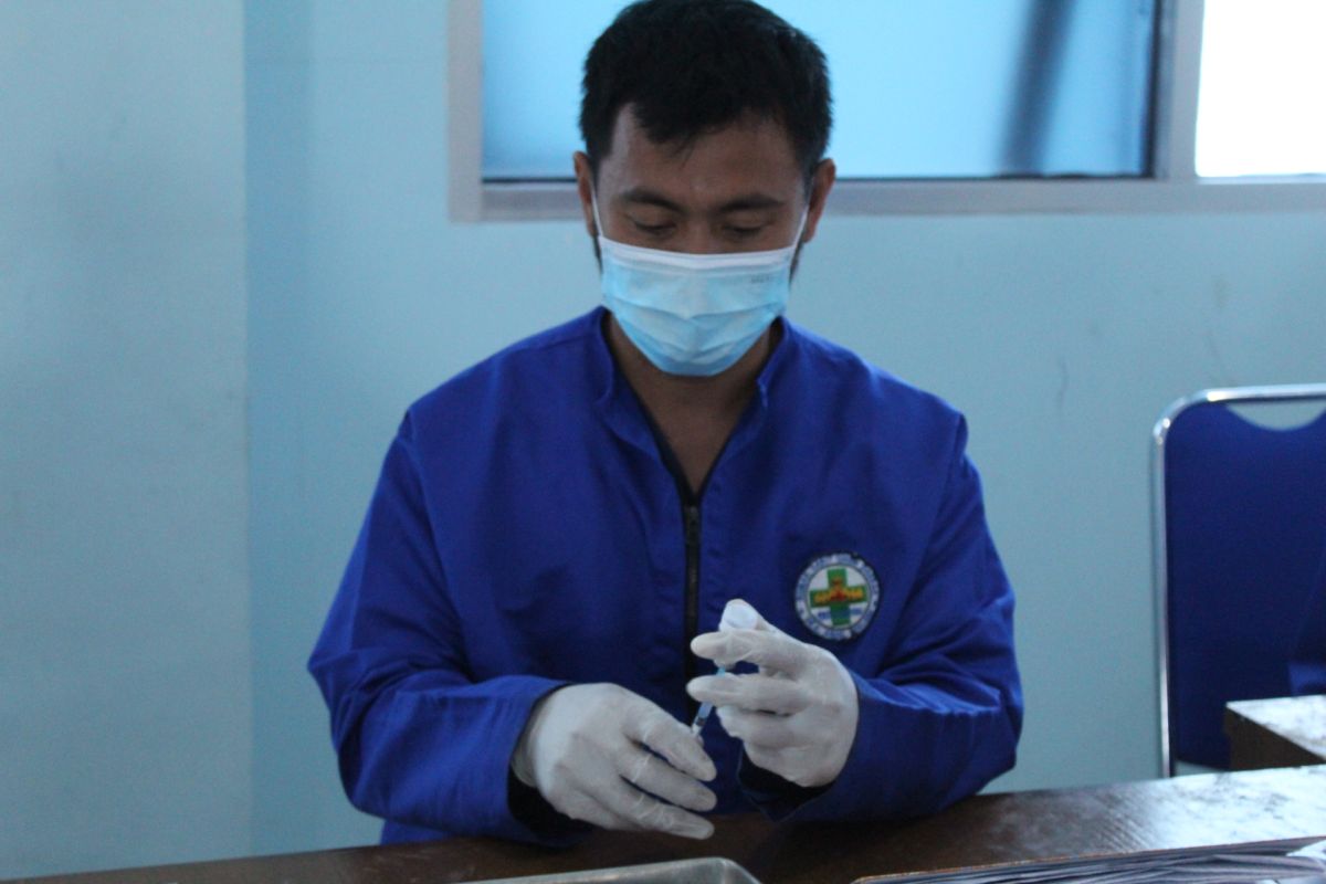 Lampung percepat vaksinasi guru persiapkan sekolah tatap muka