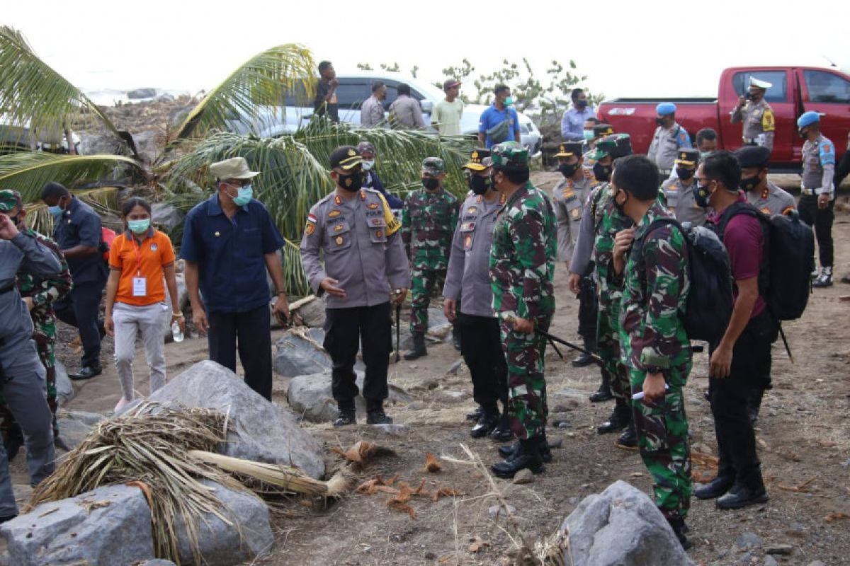 TNI dan Polri masih fokus evakuasi korban bencana di NTT