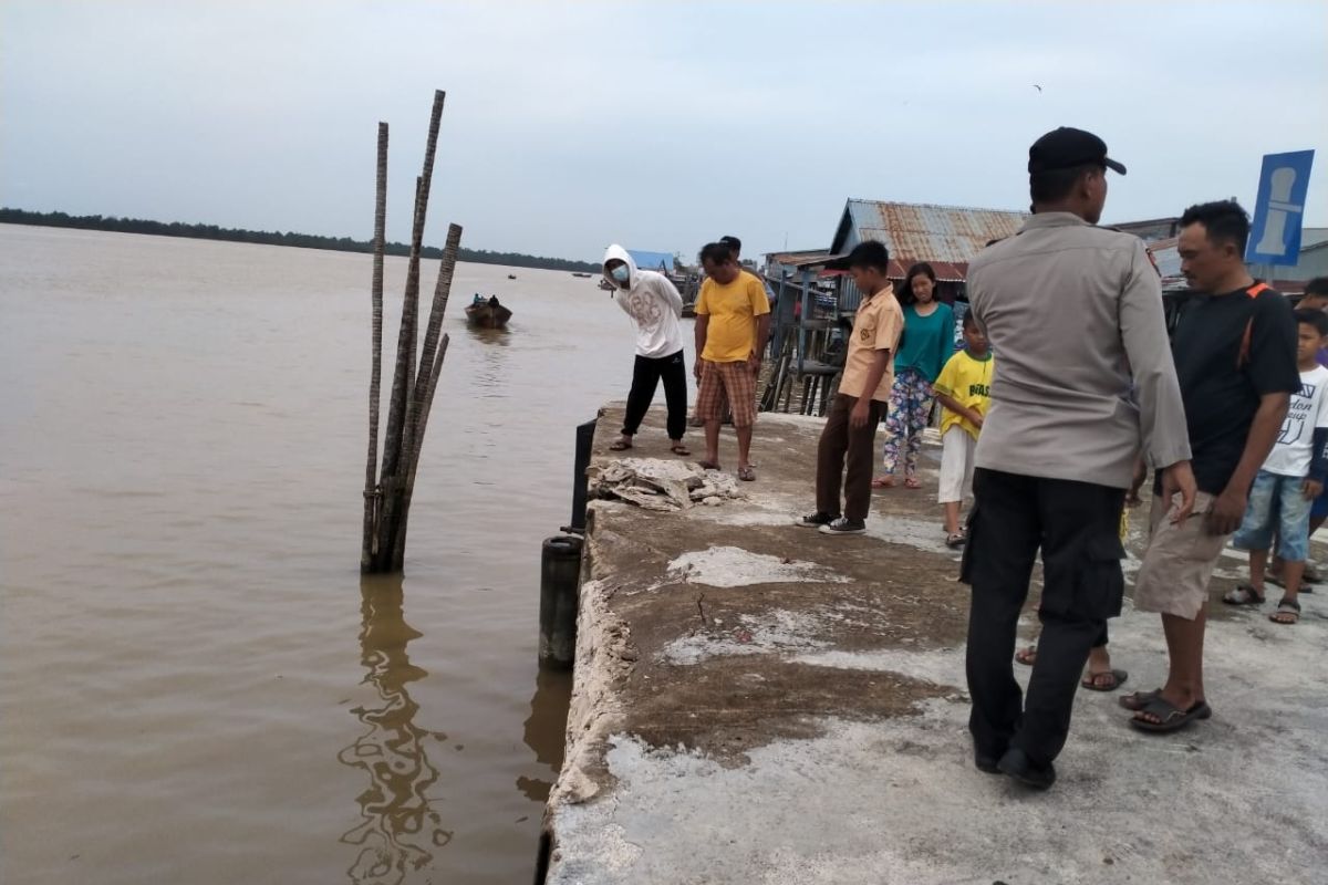 Kapal pengangkut bahan kimia tenggelam di lepas pantai Sri Lanka