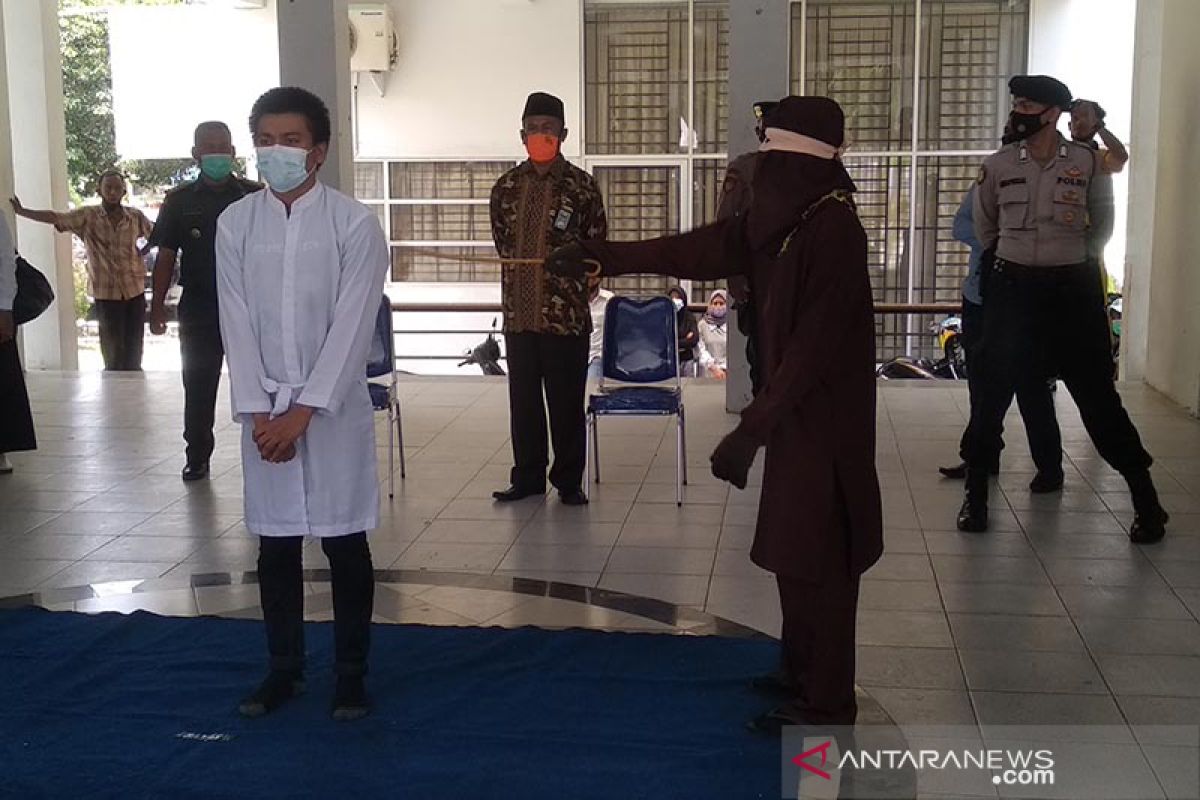 Mahasiswa di Banda Aceh dicambuk belasan kali, ini penyebabnya