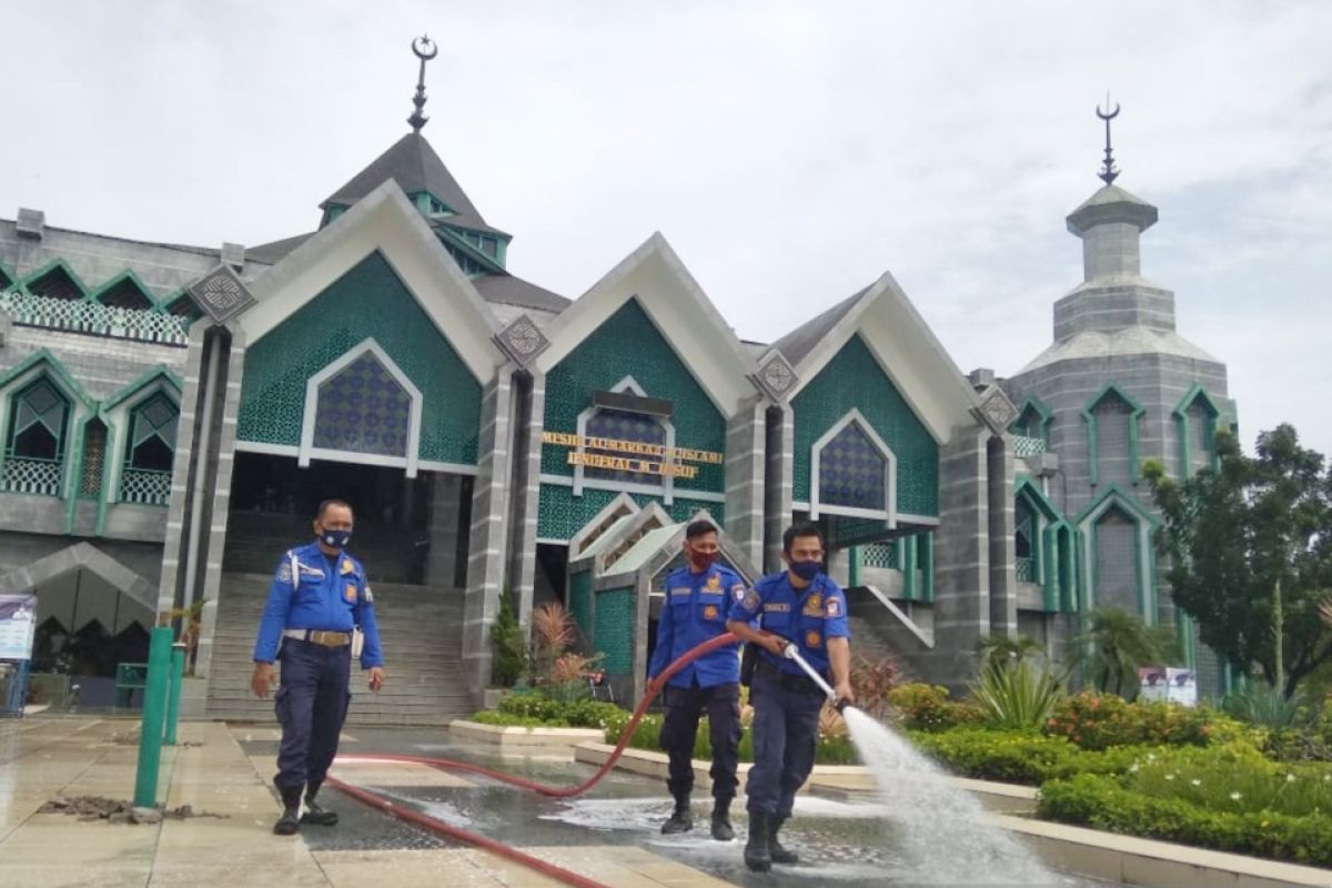 Jelang Ramadhan Damkar-BPBD Makassar sterilisasi 1.700 masjid