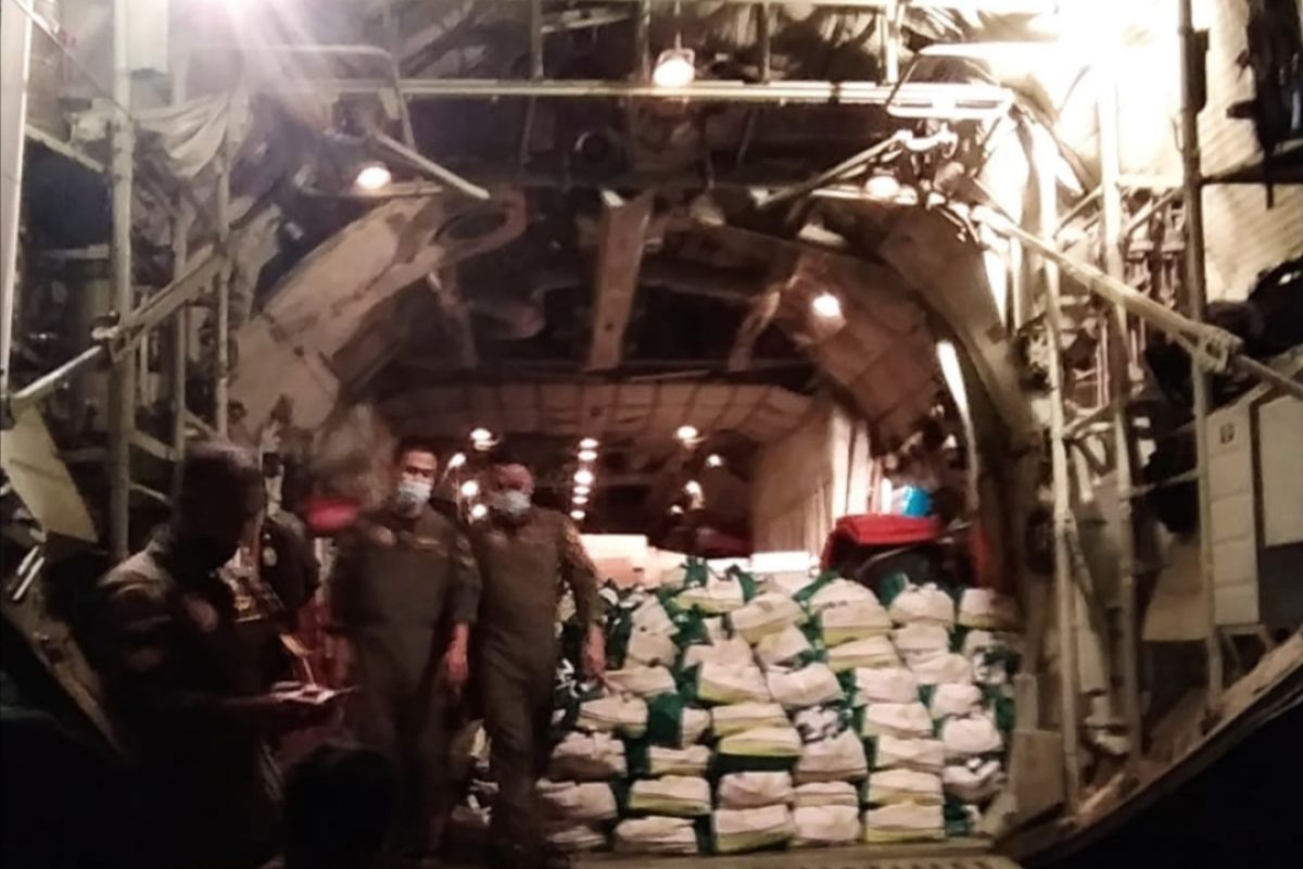 TNI transports 12.4 tons of relief aid packages to NTT