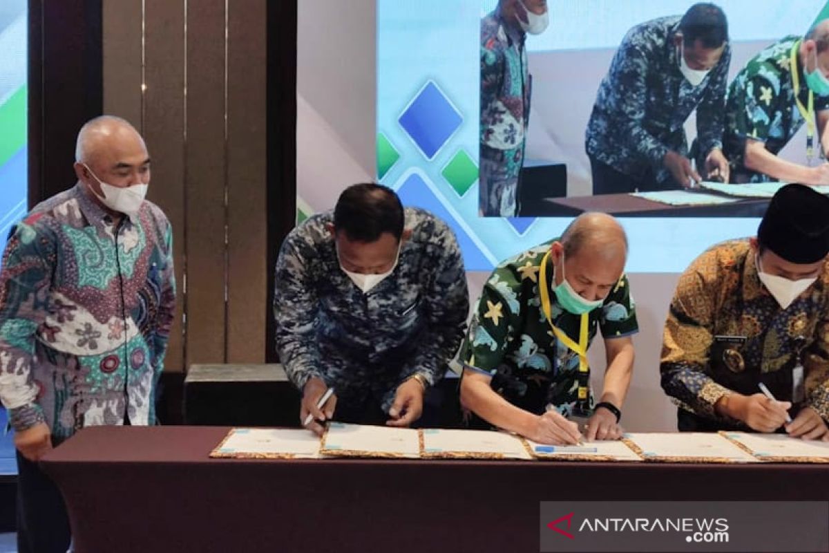 Bupati Aceh Timur teken MoU pembangunan klsster tambak udang