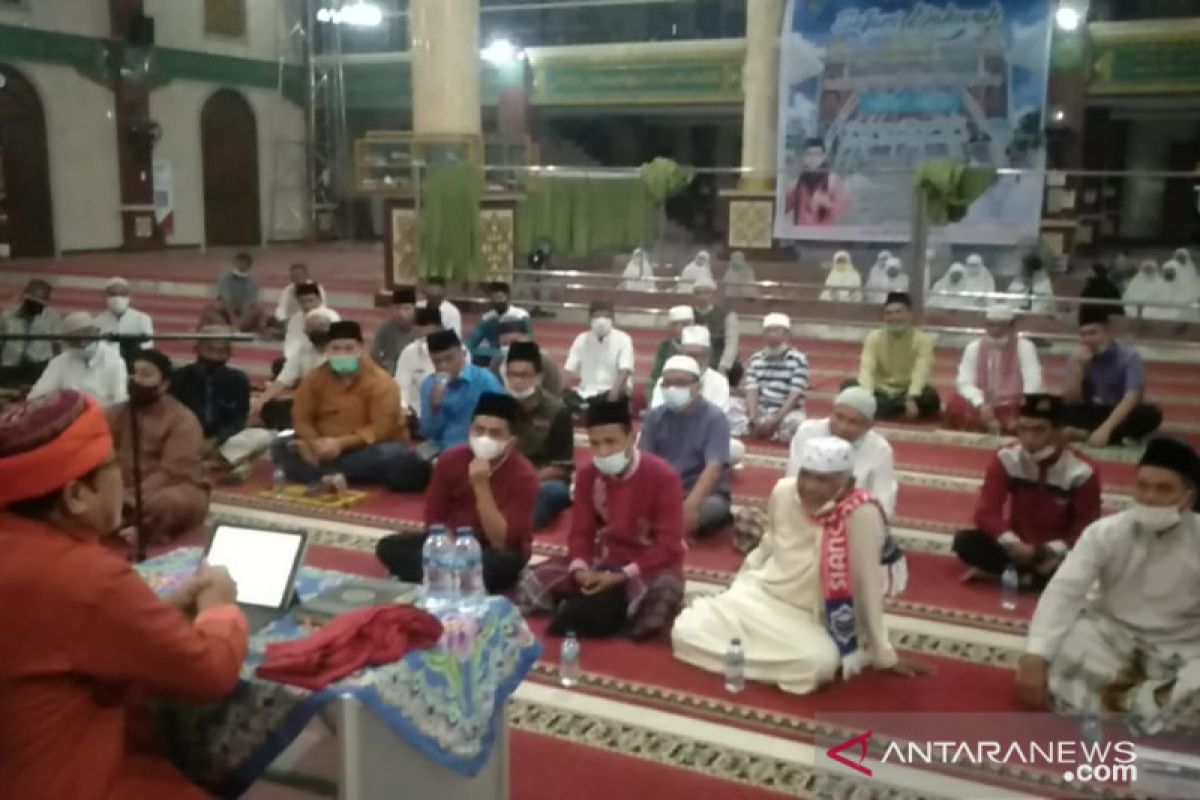 Rajin shalat berjamaah di masjid salah satu syarat masuk syurga, kata ustadz