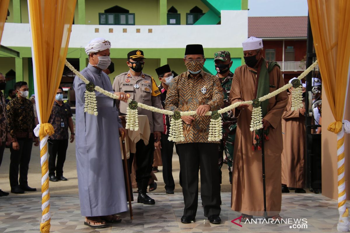 Bupati HSS resmikan bangunan Ponpes Kandangan