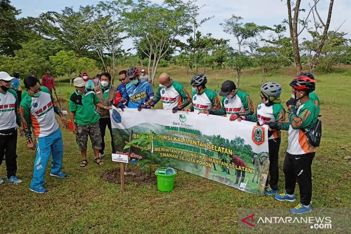 BNNP Kalsel dan komunitas berkolaborasi hijaukan Kebun Raya Banua