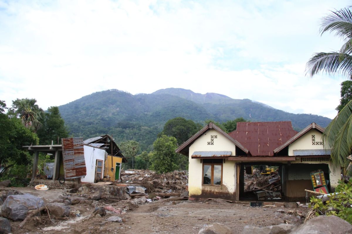 Tinjau NTT, Panglima dan Kapolri fokuskan evakuasi korban dan kirim bantuan