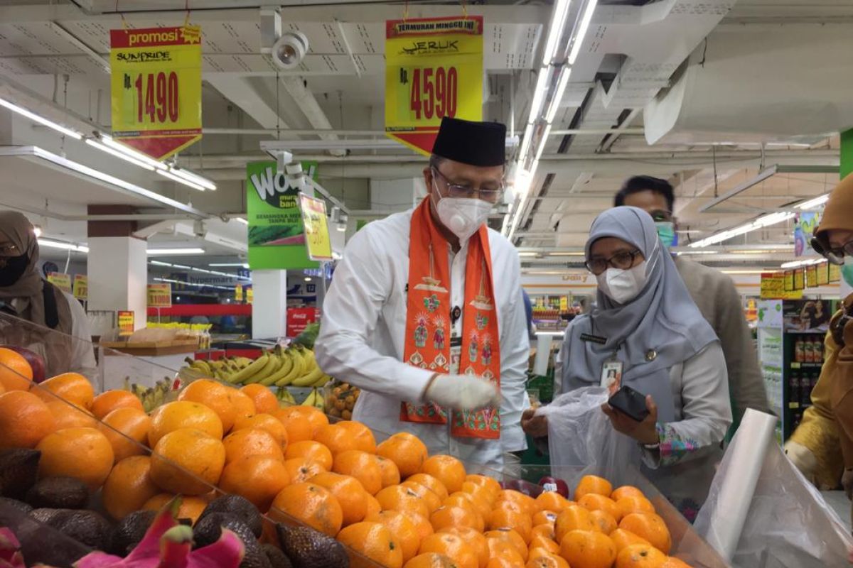 Wali Kota Jakarta Pusat cek kelayakan pangan pasar modern