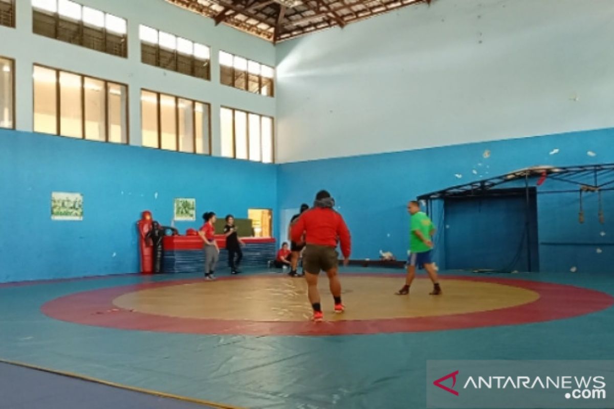 Gulat Kalsel giat latihan pagi-sore siapkan tim ke PON Papua