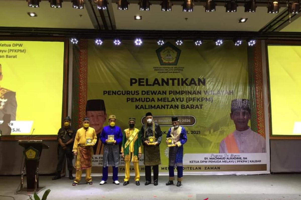 DPW Pemuda Melayu (PFKPM) Kalbar beri penghargaan para pendiri organisasi