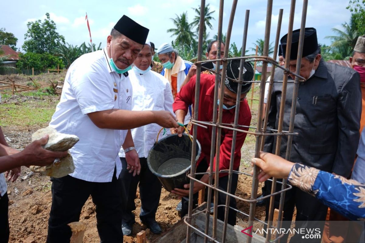 Wabup Asahan lakukan peletakan batu pertama pembangunan pondok pesantren