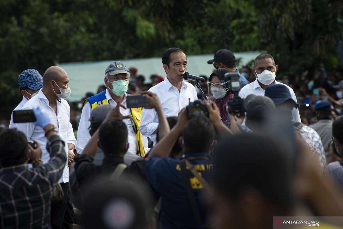 Presiden singgah sekitar sejam di lokasi bencana Desa Nelelamadike NTT