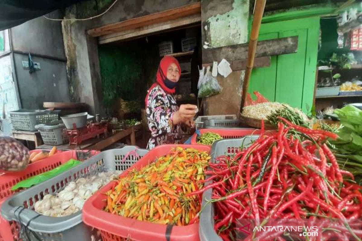 Stok melimpah, harga cabai di Solo turun