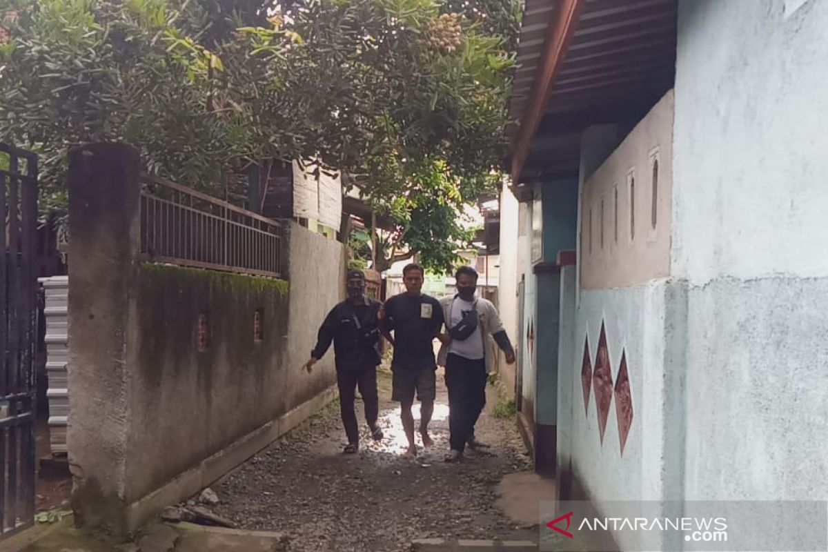 Di PHK dari satpam sekolah karena COVID-19, AP jualan ganja