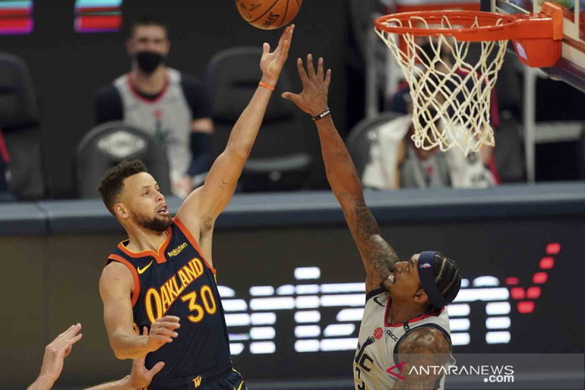 Stephen Curry pimpin Warriors atasi Cavaliers 119-101