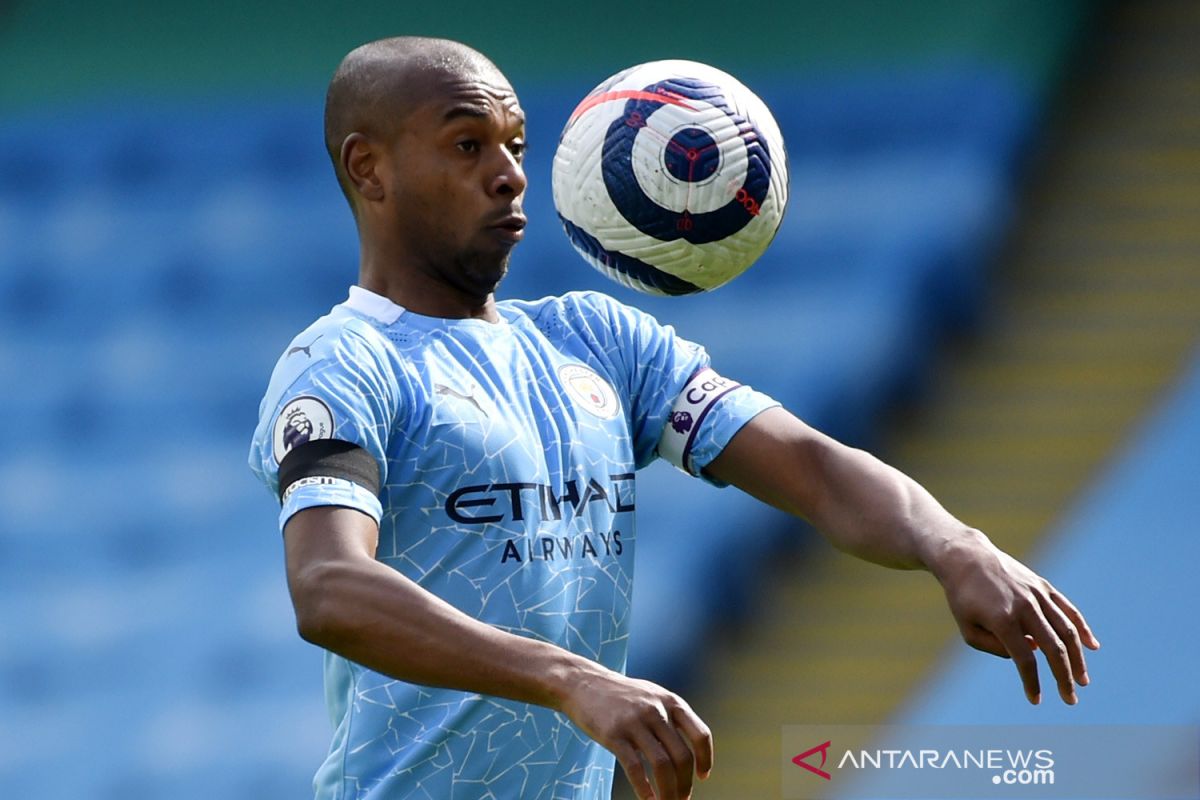 Liga Inggris, Fernandinho perpanjang kontrak bersama Manchester City