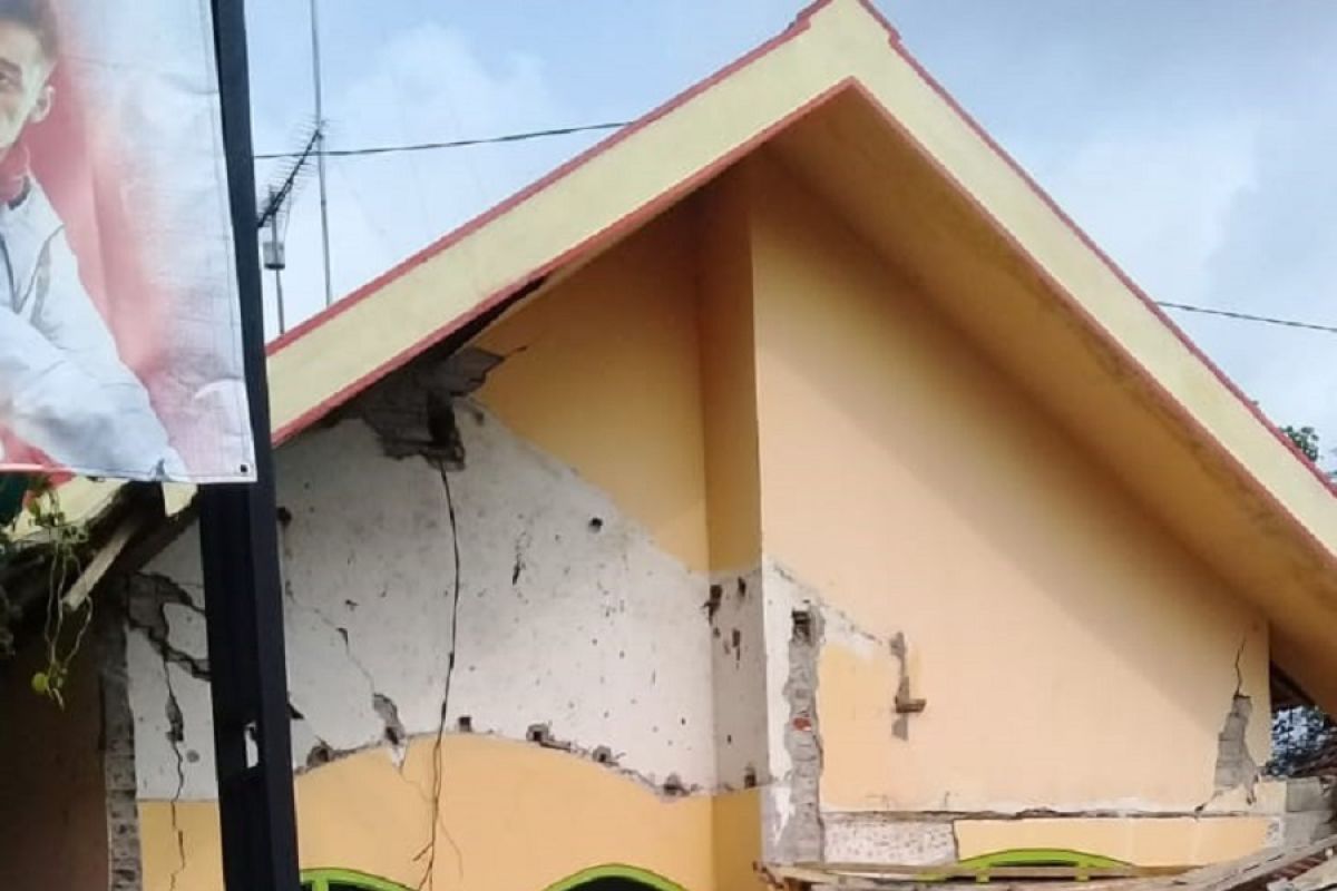 Sejumlah bangunan di Blitar rusak terkena gempa bumi