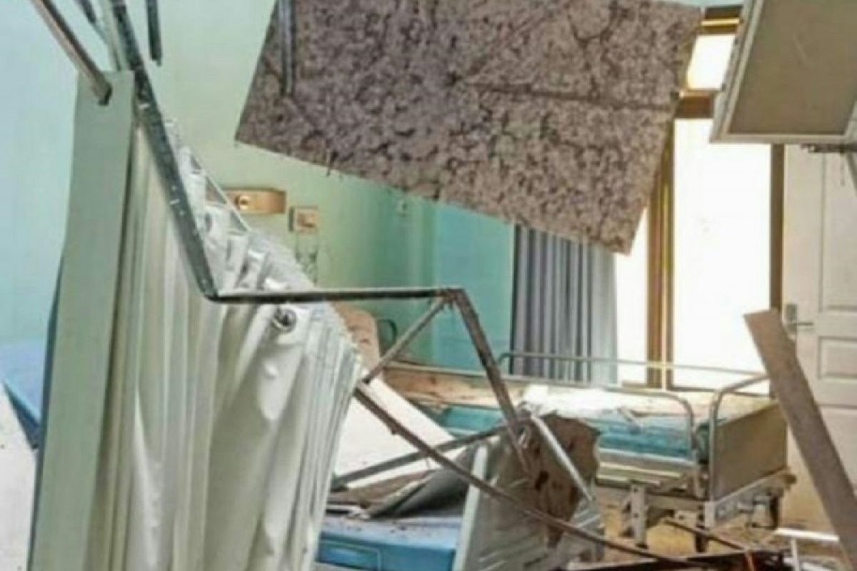 Ruang perawatan RSUD  Blitar rusak imbas gempa bumi