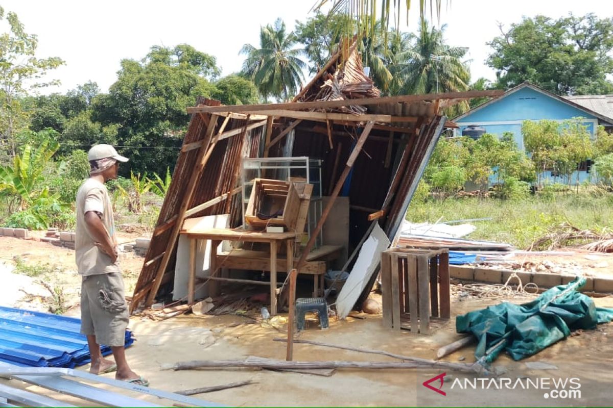 Angin kencang landa Karimun