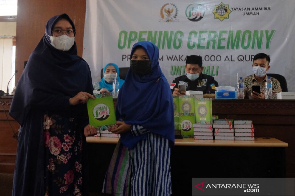 Jelang Ramadhan, Muslim di Bali terima 6.000 Al-Quran wakaf