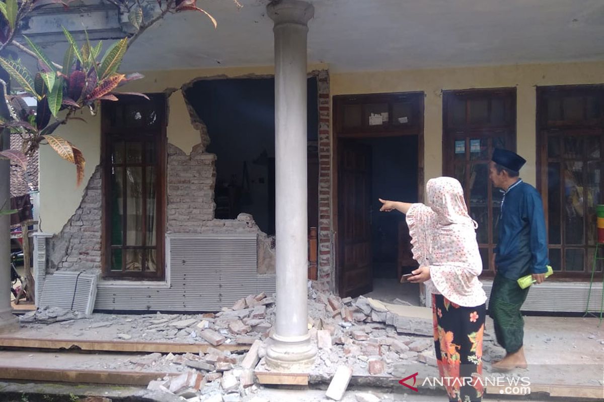 Quake rocks Malang, East Java: No Tsunami warning issued