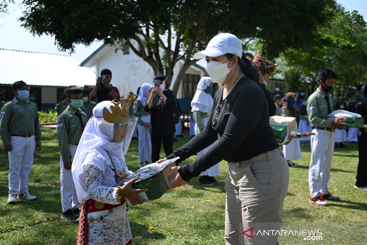 Puan Maharani  meresmikan bandara Taufiq Kiemas di Lampung