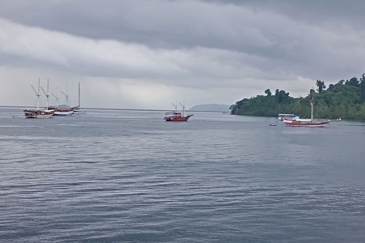 TNI AL patroli pastikan perairan Raja Ampat aman bagi wisatawan