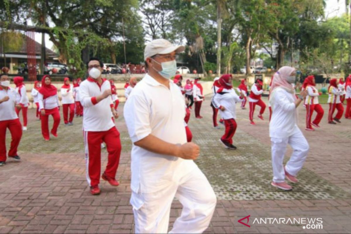 Gubernur Erzaldi dan istri apresiasi semangat peserta senam jantung sehat