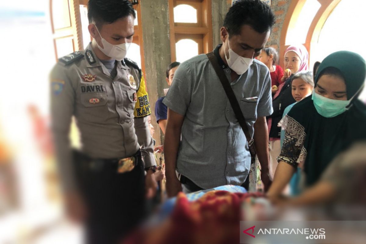 Warga Solok temukan bayi perempuan di pencucian pakaian umum