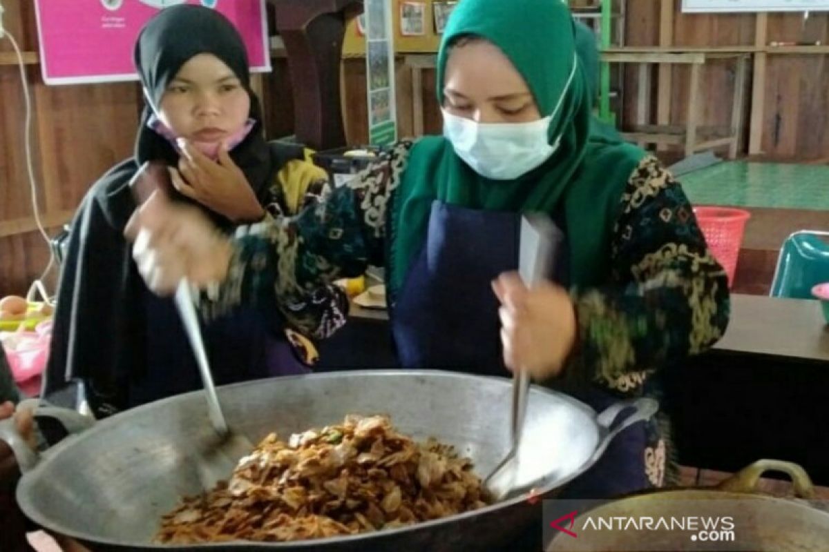 KKP latih pengelola SPPG teknik olah ikan aman dan bergizi
